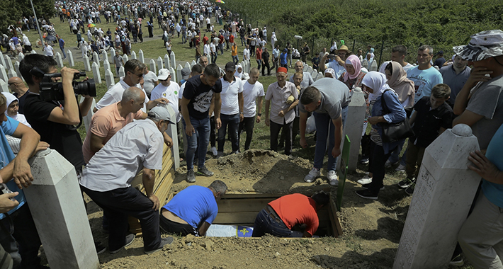 Obavljen ukop 19 žrtava genocida, među njima dvoje djece ...